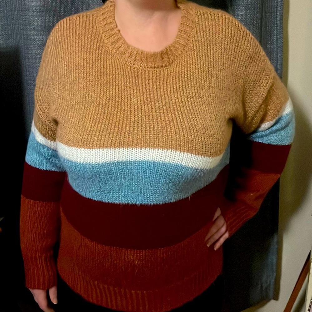 HYFVE sweater size LG. Cotton material. Multicolored.